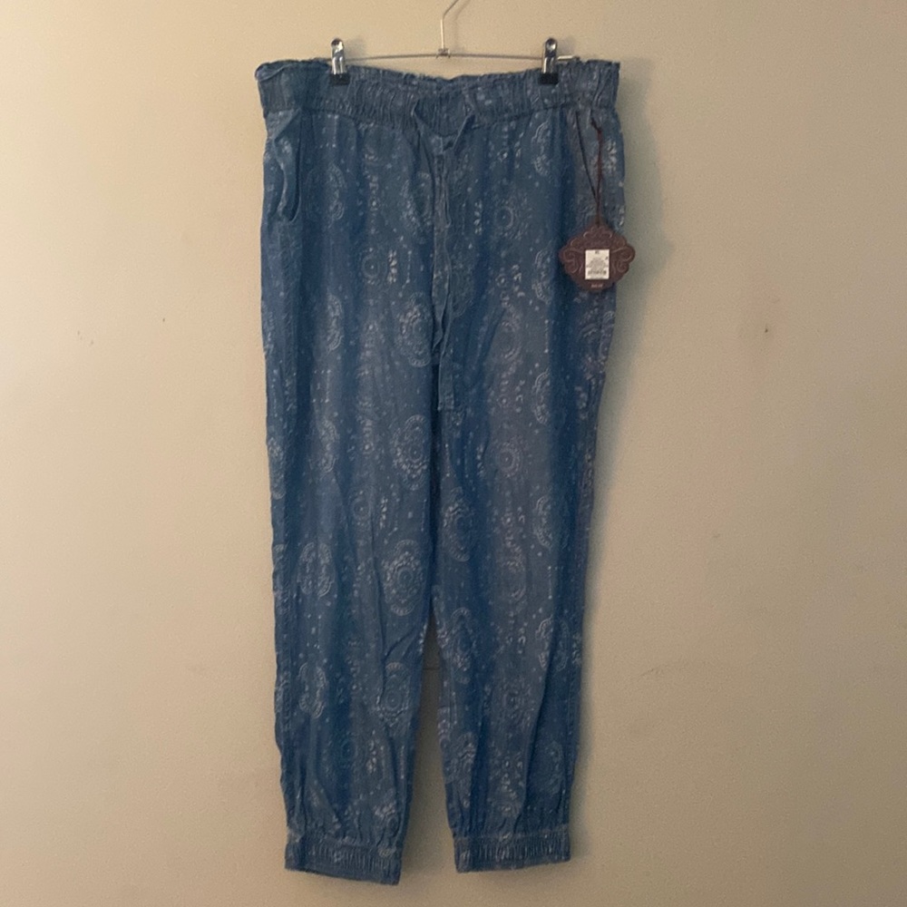 Casual Women’s Pants